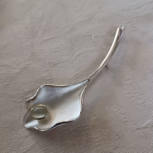 Kai-Yin Lo Sterling Silver Calla Lilly Brooch, WWF Collection - Picture 5 of 11